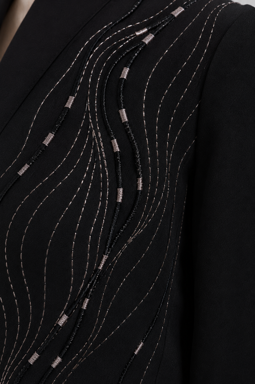 The Élan Wave Abaya — Black